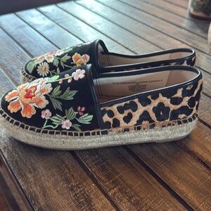 Johnny Was shoe size 7. Like new.